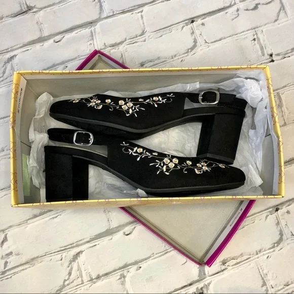 NWT Floral Embroidered Chunky Block Heels - Picture 10 of 12